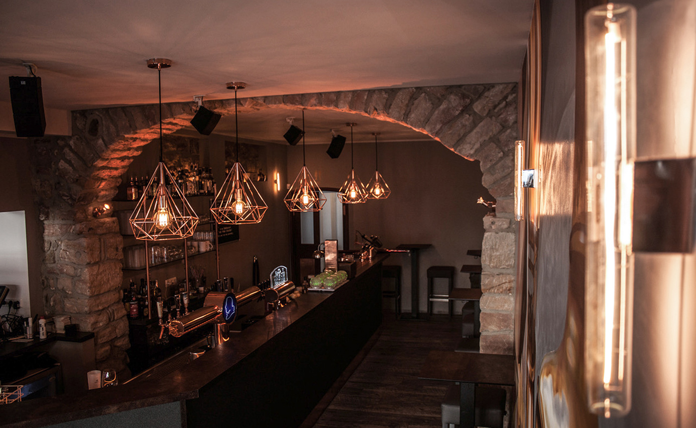 Referenzbild von Eventmeister in Saarbrücken, Linienlampe an Wand