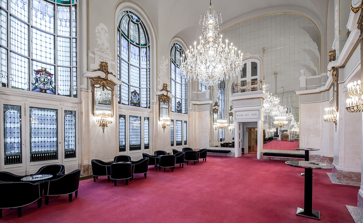 Referenzbild vom Theater des Westens in Berlin, Saal mit Kronleuchter