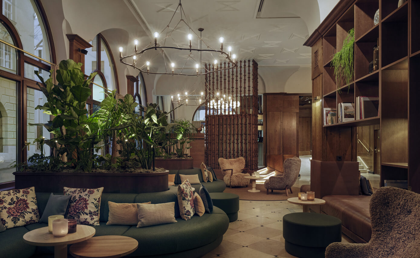 Referenzbild des Hotel Platzl in München, Kronleuchter in Speise- und Aufenthaltsbereich