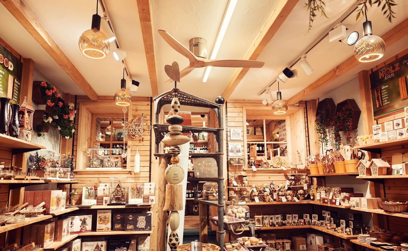 Referenzbild Haus der 1000 Uhren, Triberg, Beleuchtung im Ladengeschäft