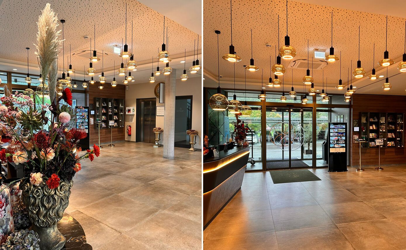 Referenzbild des Karlshotels in Sigmaringen, Foyer mit einer Vielzahl an Floating Leuchtmitteln